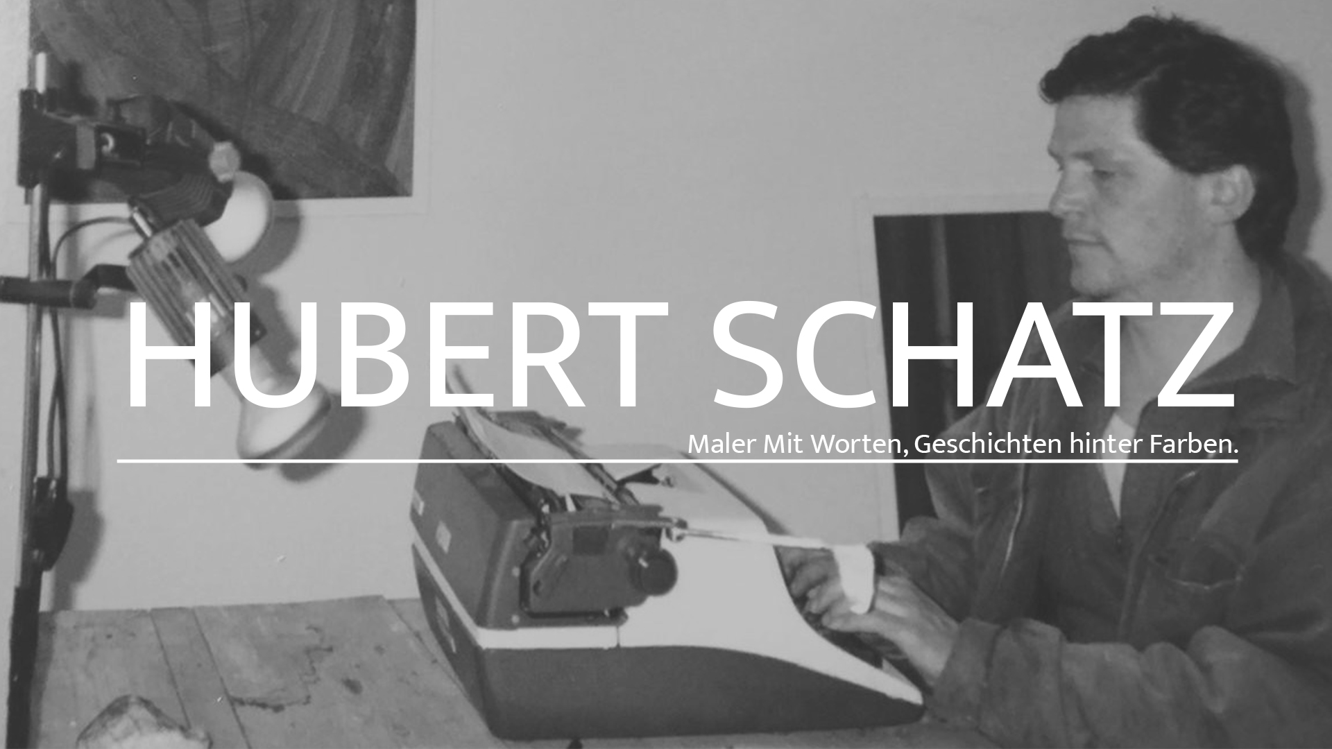 Startseite Hubert Schatz Künstler Schriftsteller Maler, Portrait junger Künstler bei der Arbeit Schreibmaschine Arbteitsplatz